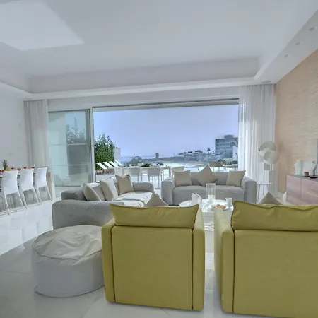 Blue Waves Beachfront * 普罗塔拉斯