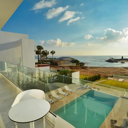 Blue Waves Beachfront וילה *