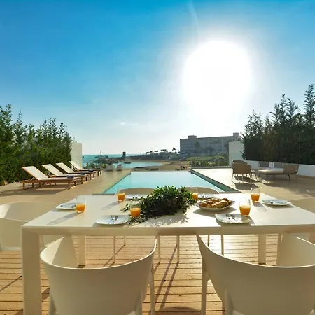 וילה Blue Waves Beachfront *