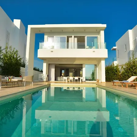 Blue Waves Beachfront *